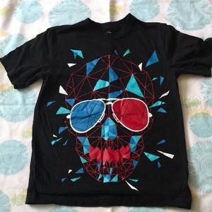 Children place black T-shirt.